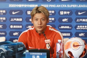 鲁能主场踢铜梁龙首发预测！全新中卫搭档亮相，王大雷领衔出战
