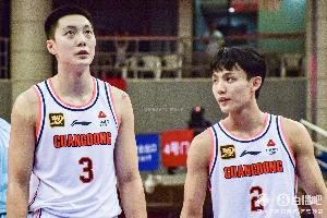 斗球体育直播-新后场双枪！徐杰&amp;胡明轩半场各扔进4记三分 各砍下16分！