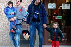 斗球体育直播官网-巴萨球员Leo与Thiagui、Luis与Benja亮相|巴塞罗那|莱昂内尔·梅西|梅西_新浪体育_新浪新闻